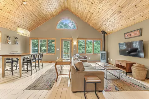 Living - 525 E Oak, Leland, MI 49654 photo 2 of 4