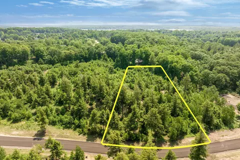 8889 Hemlock Hl, Traverse City, MI 49685