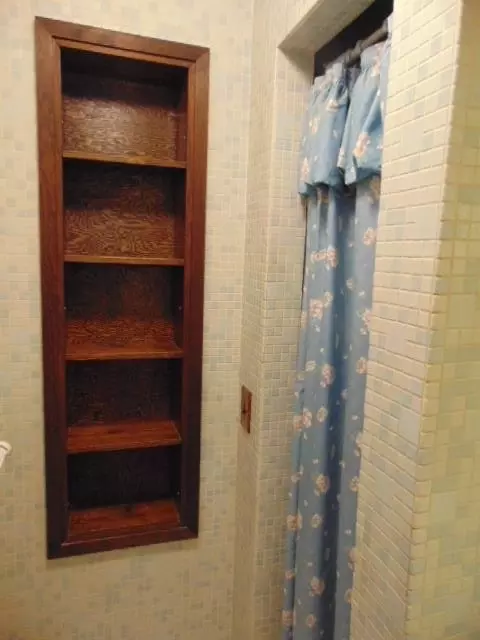 Bath - 415 E South, Ithaca, MI 48847 photo 3 of 6