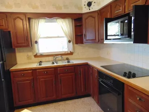 Kitchen - 415 E South, Ithaca, MI 48847 photo 4 of 4