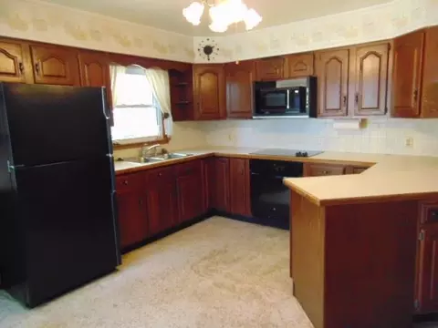 Kitchen - 415 E South, Ithaca, MI 48847 photo 2 of 4