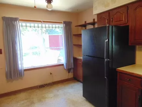 Kitchen - 415 E South, Ithaca, MI 48847 photo 3 of 4