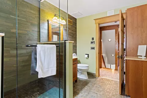 Bath - 128 E Pne, Cadillac, MI 49601 photo 3 of 6