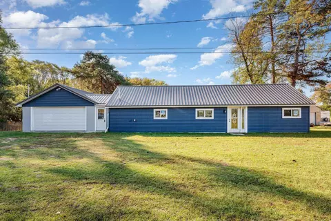 7256 E Howard City Edmore, Vestaburg, MI 48891