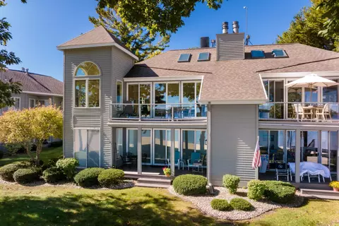 786 N Yacht Clb #12 : 12, Suttons Bay, MI 49682