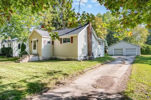 323 First, Breckenridge, MI 48615
