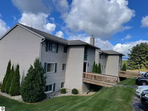 2737 Green Mdws, Traverse City, MI 49685