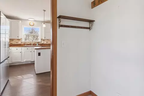 Entry Way - 9028 E Jefferson, Wheeler, MI 48662 photo 4 of 5