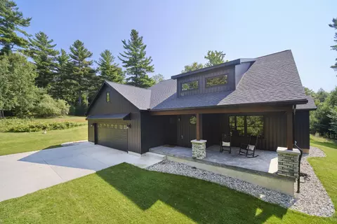 10357 E Starlight Rdg, Onekama, MI 49675