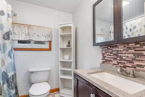 Bath - 112 Windsor, Alma, MI 48801 photo 1 of 1
