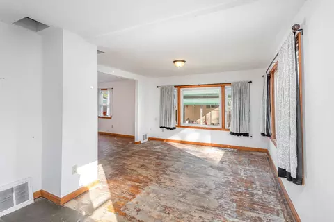Living - 112 Windsor, Alma, MI 48801 photo 2 of 3