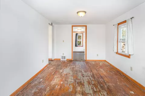 Living - 112 Windsor, Alma, MI 48801 photo 3 of 3