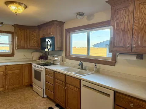 Kitchen - 4651 S Begole, Ithaca, MI 48847 photo 3 of 5