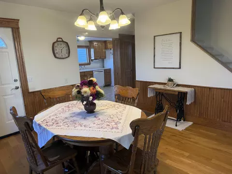Dining - 4651 S Begole, Ithaca, MI 48847 photo 3 of 3