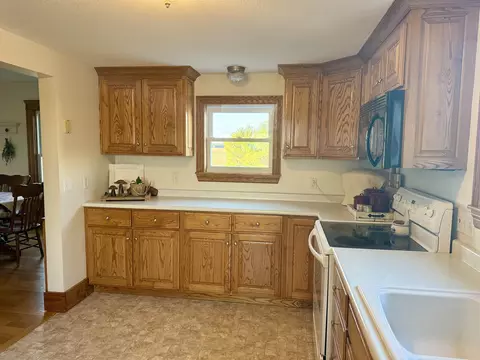 Kitchen - 4651 S Begole, Ithaca, MI 48847 photo 4 of 5
