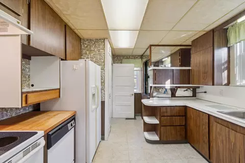 Kitchen - 804 Hannah, Alma, MI 48801 photo 2 of 5