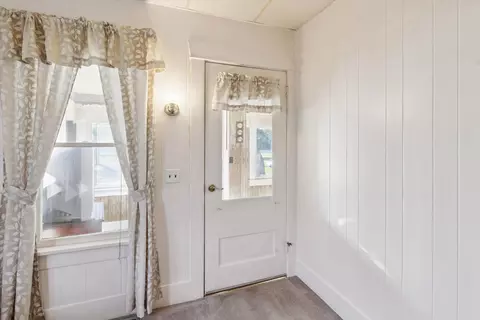 Entry Way - 804 Hannah, Alma, MI 48801 photo 1 of 6