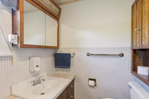 Bath - 804 Hannah, Alma, MI 48801 photo 1 of 2