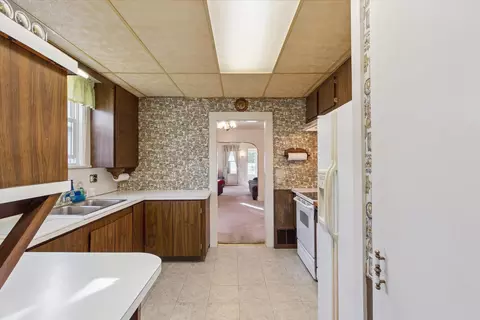 Kitchen - 804 Hannah, Alma, MI 48801 photo 1 of 5