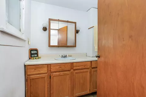 Bath - 224 E Newark, Ithaca, MI 48847 photo 1 of 2