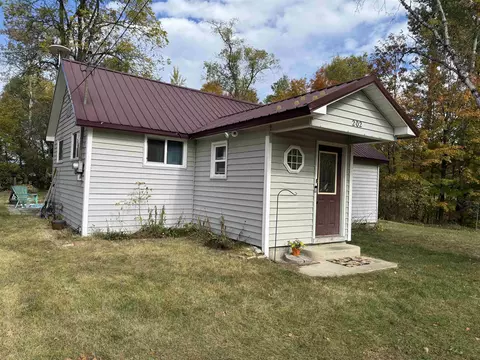 202 Cottage, Kingsley, MI 49649