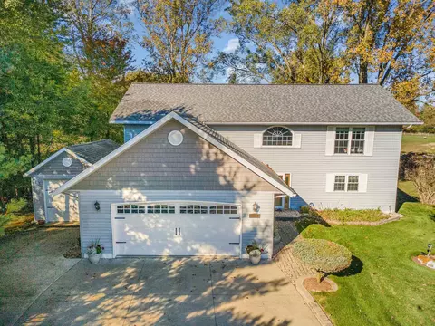 1057 Crown Pt, Lake Isabella, MI 48893