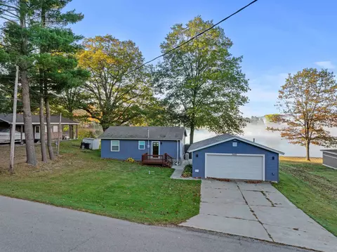 9486 Stone Ledge Lk, Cadillac, MI 49601
