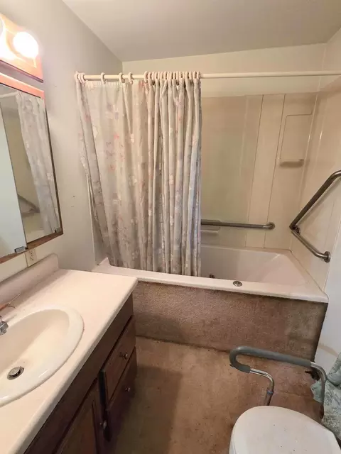 Bath - 239 E Smt, Breckenridge, MI 48615 photo 2 of 3