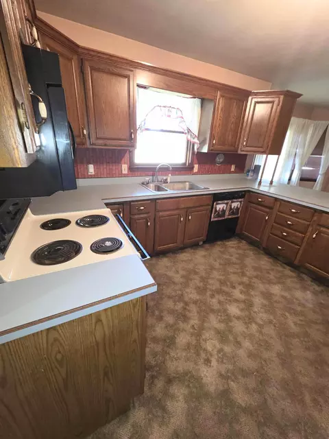 Kitchen - 239 E Smt, Breckenridge, MI 48615 photo 2 of 2