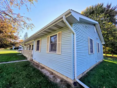 Exterior - 239 E Smt, Breckenridge, MI 48615 photo 3 of 4