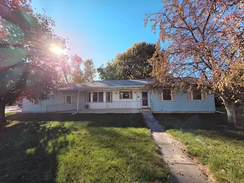 239 E Smt, Breckenridge, MI 48615