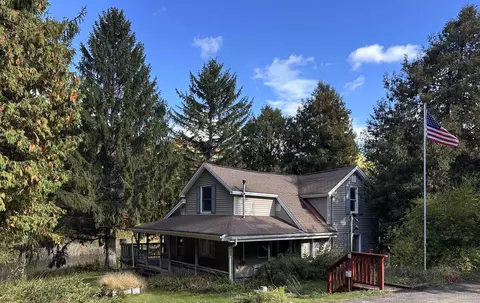 9067 E Lincoln, Cedar, MI 49621