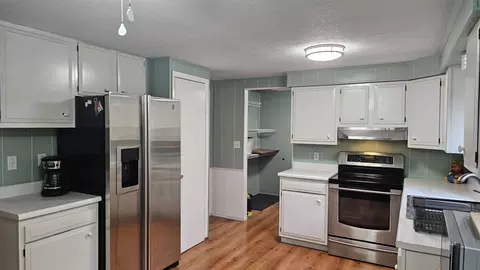 Kitchen - 3313 Bennett, Cheboygan, MI 49721 photo 2 of 4