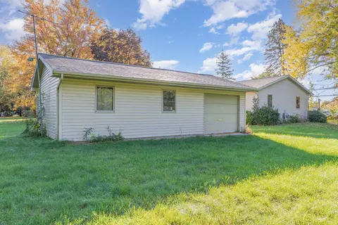 Exterior - 5219 E Broadway, Mount Pleasant, MI 48858 photo 4 of 6