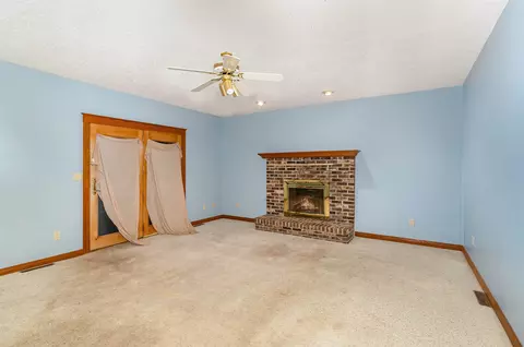 Living - 5219 E Broadway, Mount Pleasant, MI 48858 photo 3 of 4