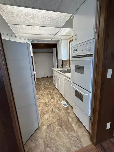 Kitchen - 5614 Cavender, Shepherd, MI 48883 photo 3 of 5