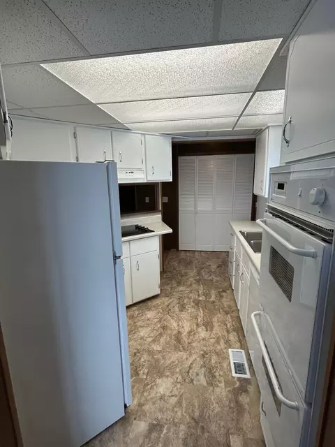 Kitchen - 5614 Cavender, Shepherd, MI 48883 photo 4 of 5