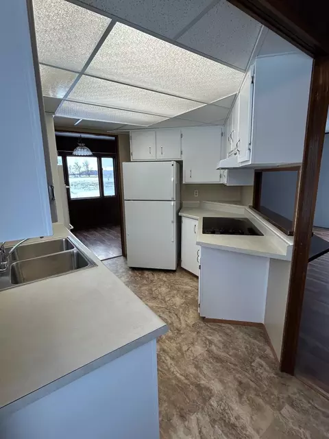 Kitchen - 5614 Cavender, Shepherd, MI 48883 photo 2 of 5