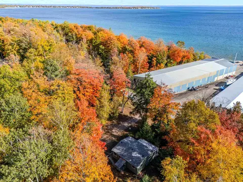 10835 N N Shr, Northport, MI 49670
