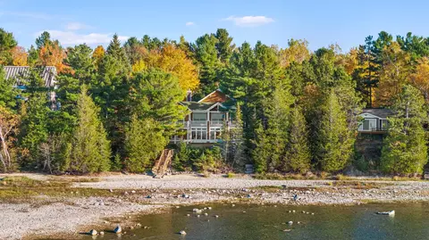 4903 Lake Shr, Charlevoix, MI 49720