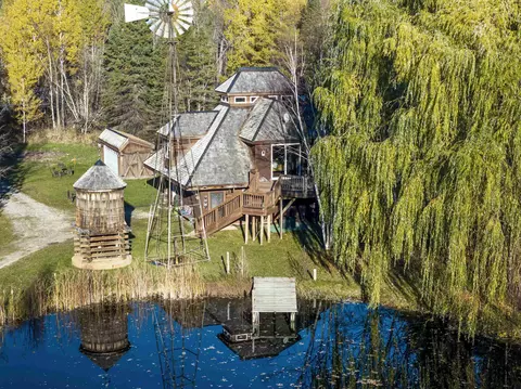 2580 E Bellinger, Cedar, MI 49621