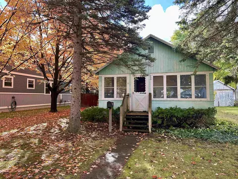 209 W Fifteenth, Traverse City, MI 49684