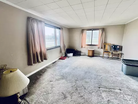 Living - 889 N Ferris, Sumner, MI 48889 photo 4 of 7
