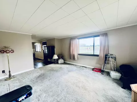 Living - 889 N Ferris, Sumner, MI 48889 photo 7 of 7