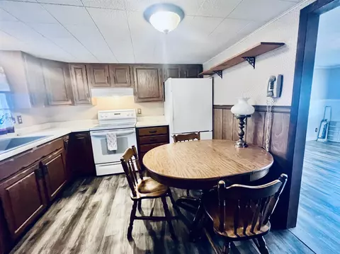 Kitchen - 889 N Ferris, Sumner, MI 48889 photo 2 of 2