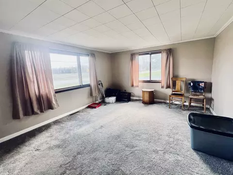 Living - 889 N Ferris, Sumner, MI 48889 photo 5 of 7
