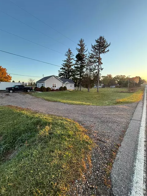 917 E Riv, Mount Pleasant, MI 48858 photo 2