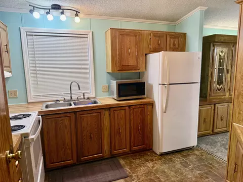 Kitchen - 23 Meadow, Ithaca, MI 48847 photo 2 of 4