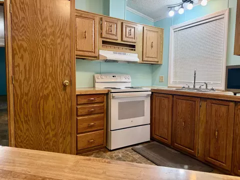 Kitchen - 23 Meadow, Ithaca, MI 48847 photo 3 of 4