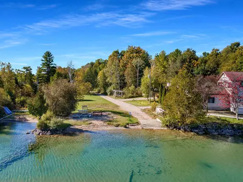 7646 Timberline, Williamsburg, MI 49690
